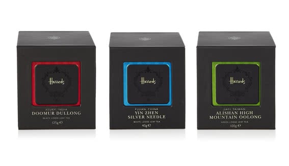 Esempio di packaging che preferisce il colore nero per comunicare una sensazione di lusso ed esclusività. 