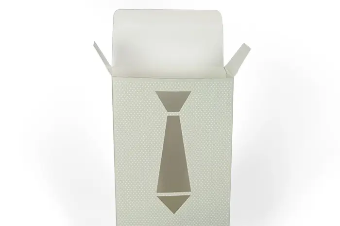 packaging-cravatta-intagliata