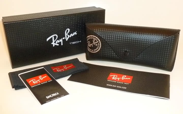 Packaging branding by Ray-Ban