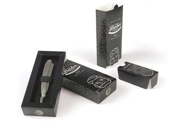 Full components of the packaging with close-up on the razor being packaged