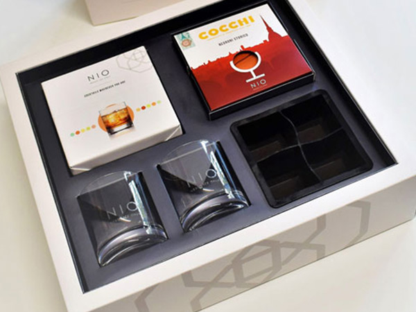 Double-walled tray with inserts for NIO's gift box