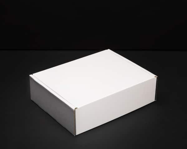 L'esterno della scatola total white