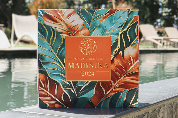 La scatola di prodotti di Parfums des Iles dai colori turchese e arancione che evocano le sfumature caratteristiche del territorio martinicano.
