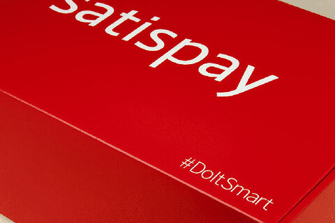 Caja para Satispay con eslogan.