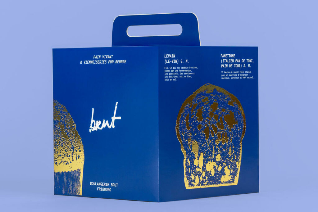 Panettone natalizio dal packaging blu