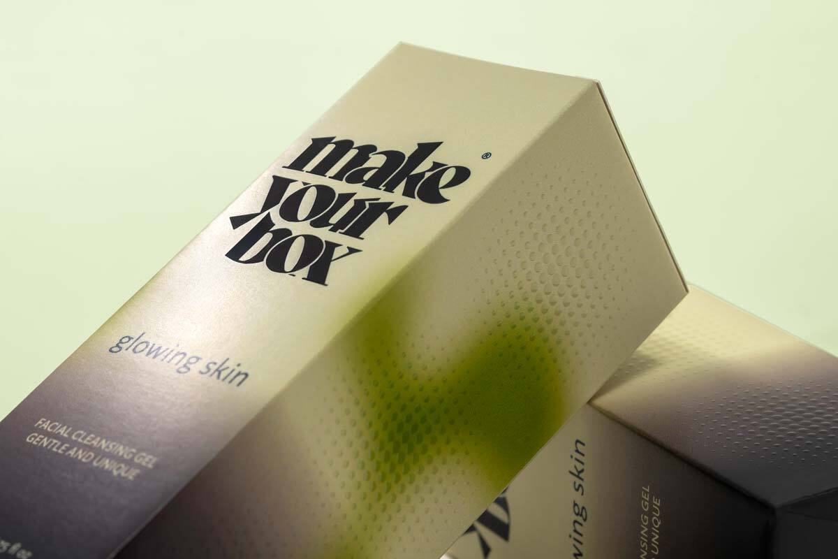 Weiße und grüne Box mit Veredelung und matter Oberfläche